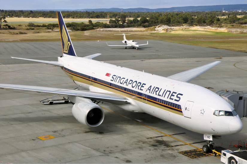 Singapore Airlines 777-200ER on stand