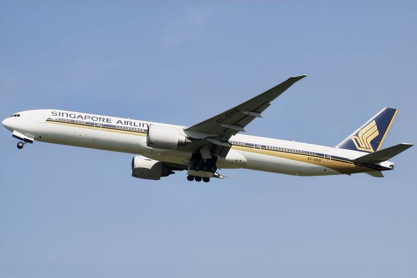 Singapore Airlines 777-300ER on initial climb