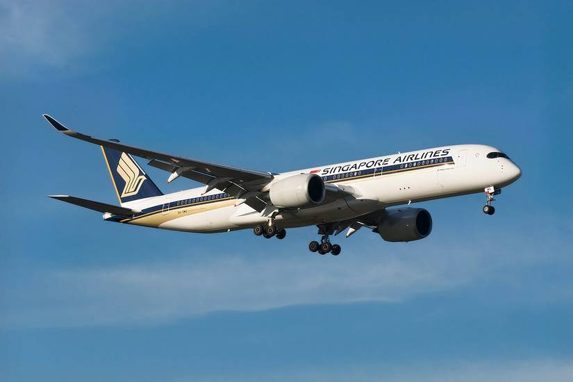 Singapore Airlines Airbus A350-900 on final approach