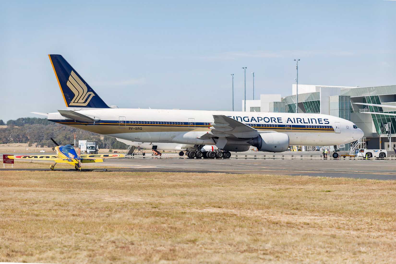 Singapore Airlines Boeing 777-200ER in Canberra