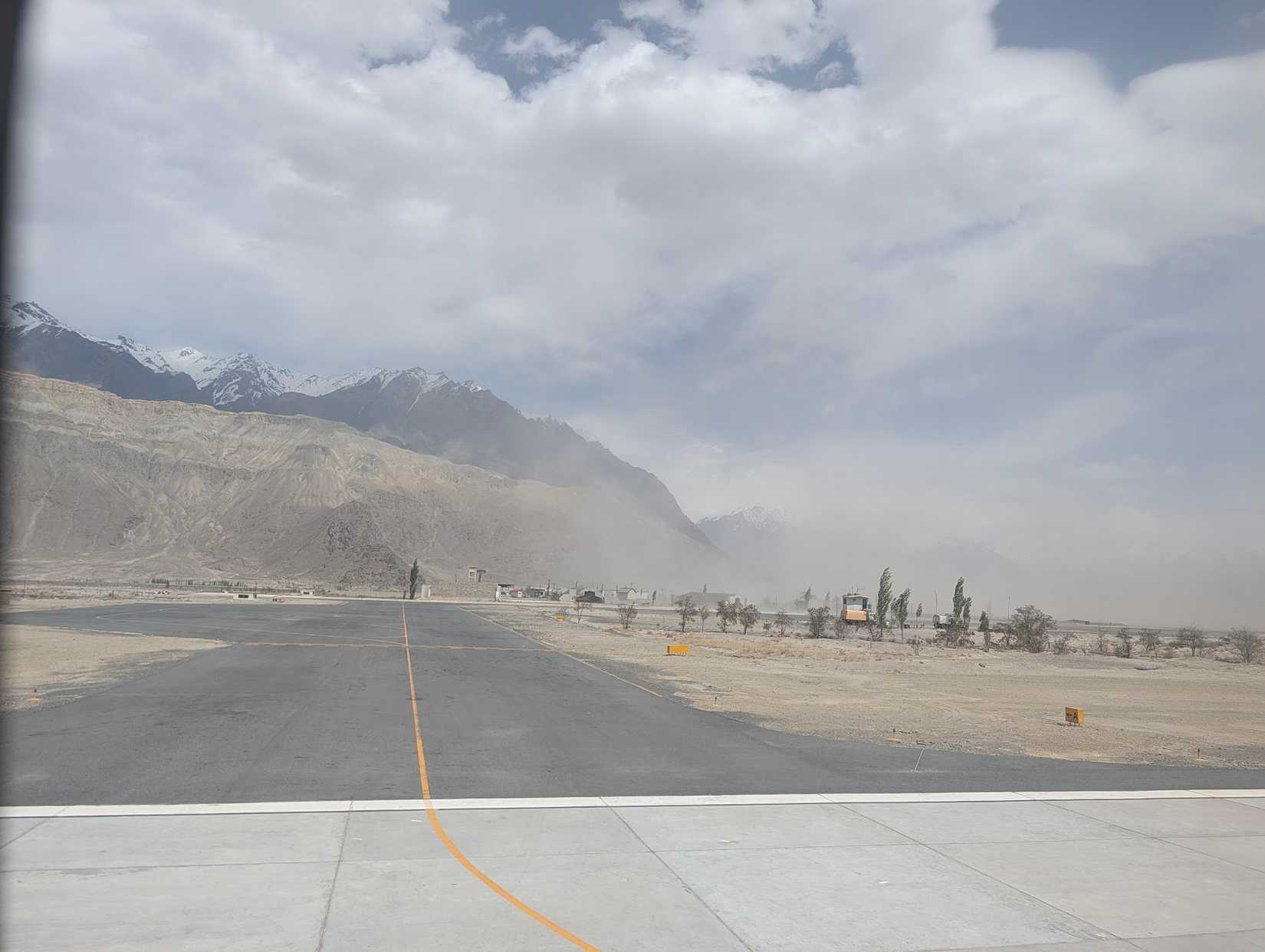Skardu Airport during taxiing-1
