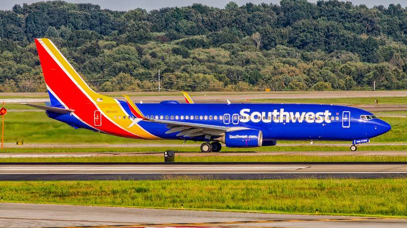 Southwest 737-800 in Nashville