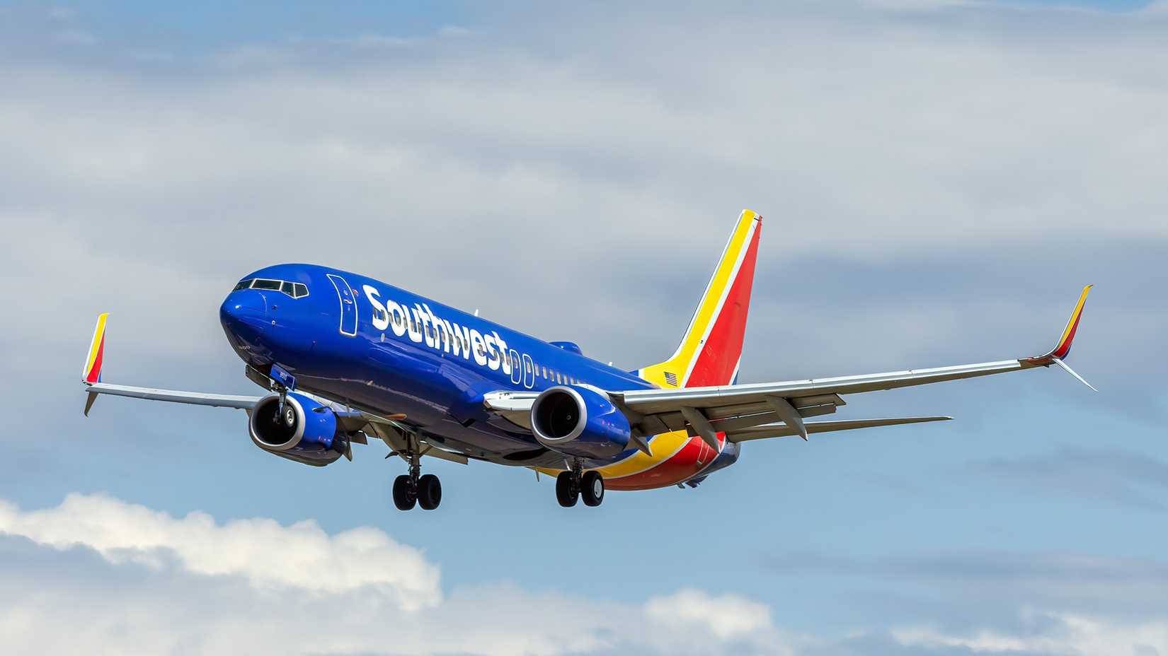 Southwest Boeing 737-800 N8510E final approach