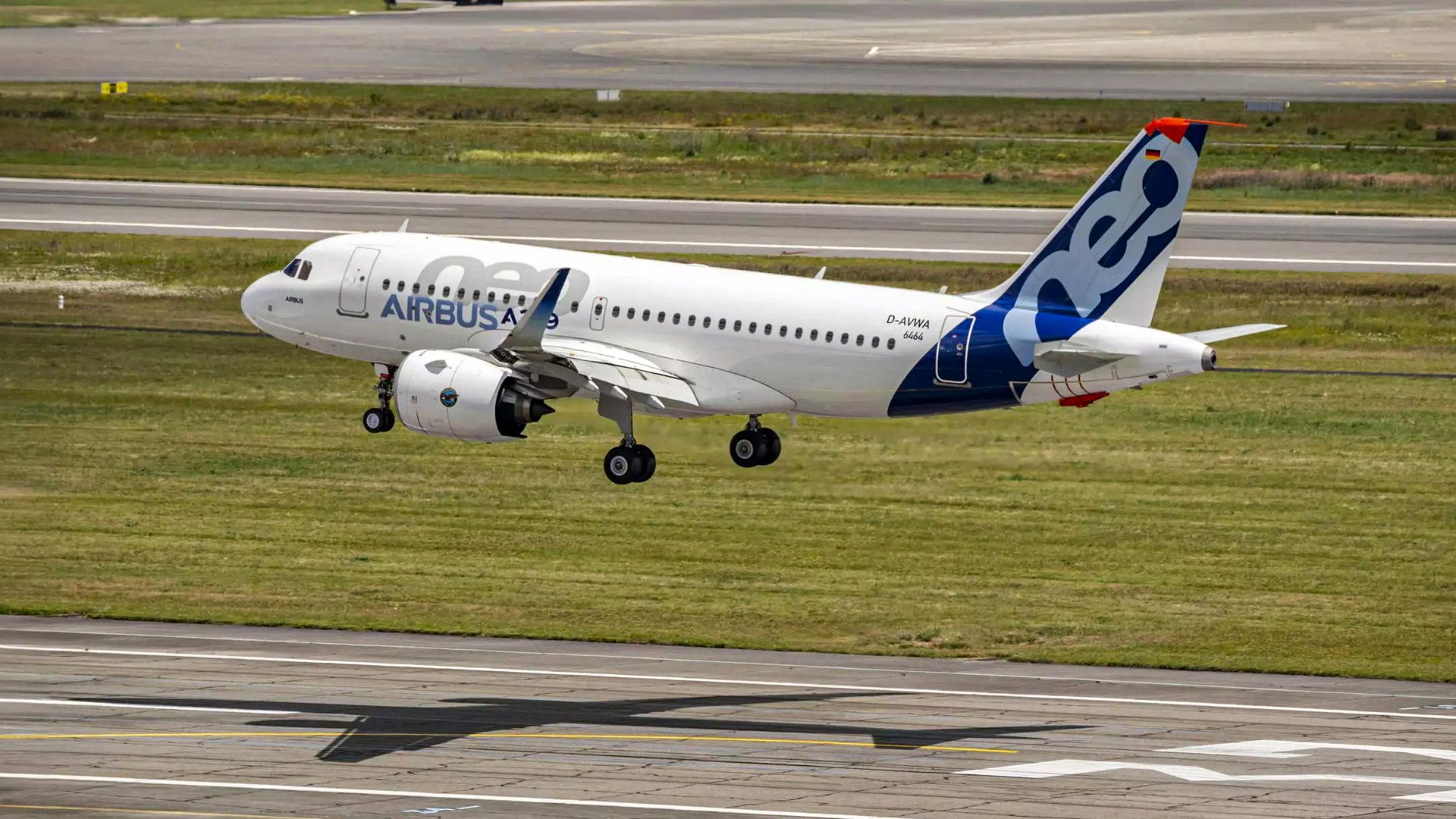 The Airbus Jet Being Squeezed To Death Between The A220 & The A321neo