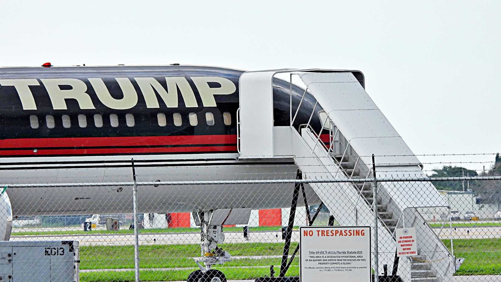 trump force one boeing 757 palm beach