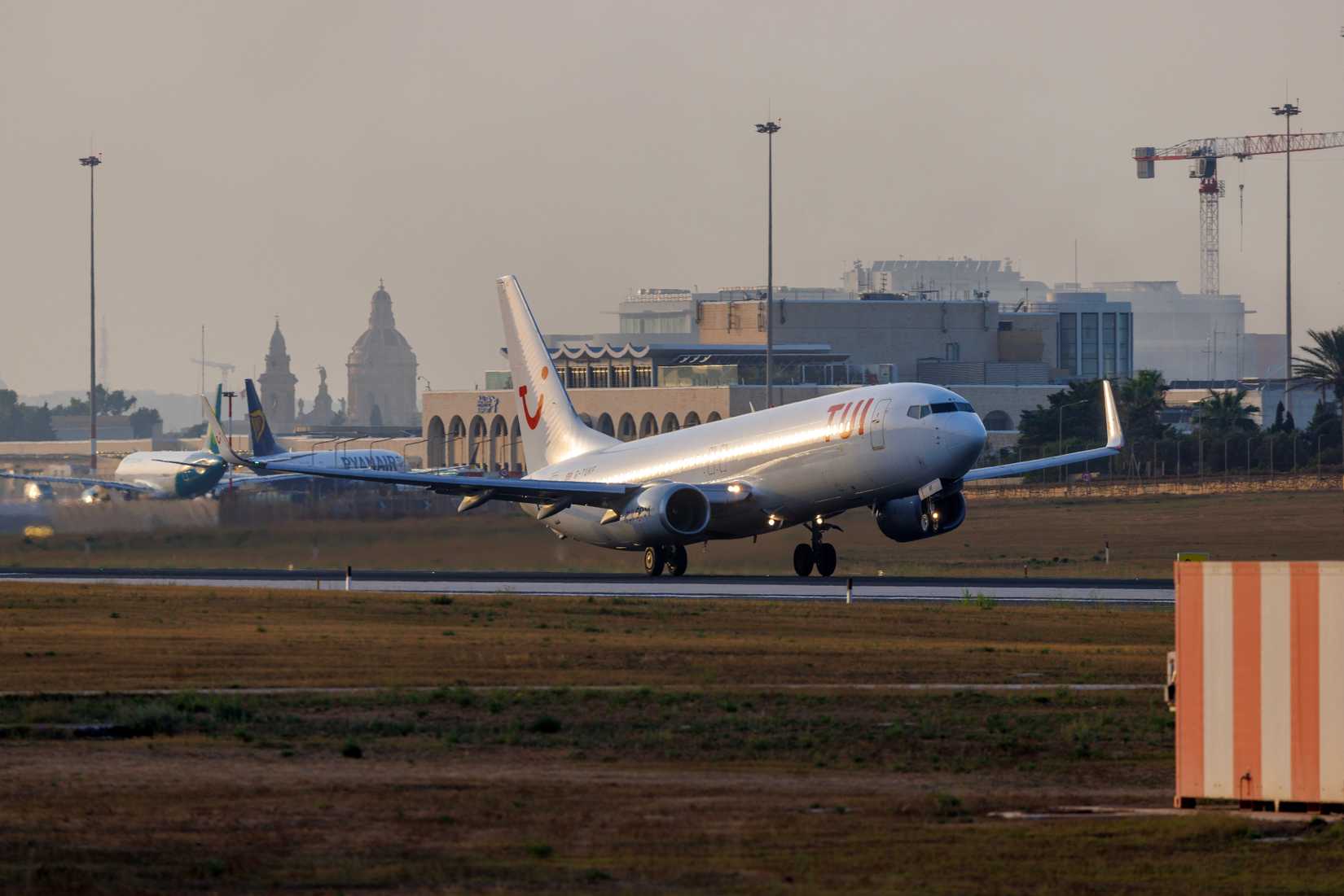 TUI Boeing 737-8AS landing at London Gatwick