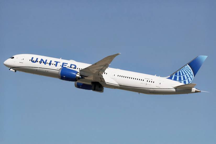 United Airlines Boeing 787-9 on initial take off