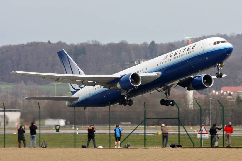 United 767 Takeoff Old Livery