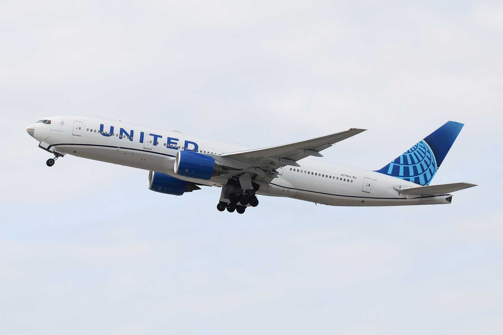 United_Airlines_Boeing_777-200_N779UA_@_LAX
