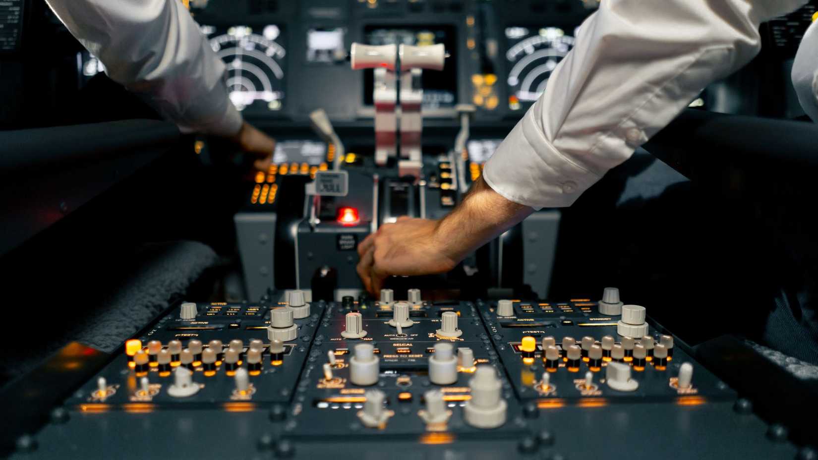 Boeing 737 Cockpit from centre console