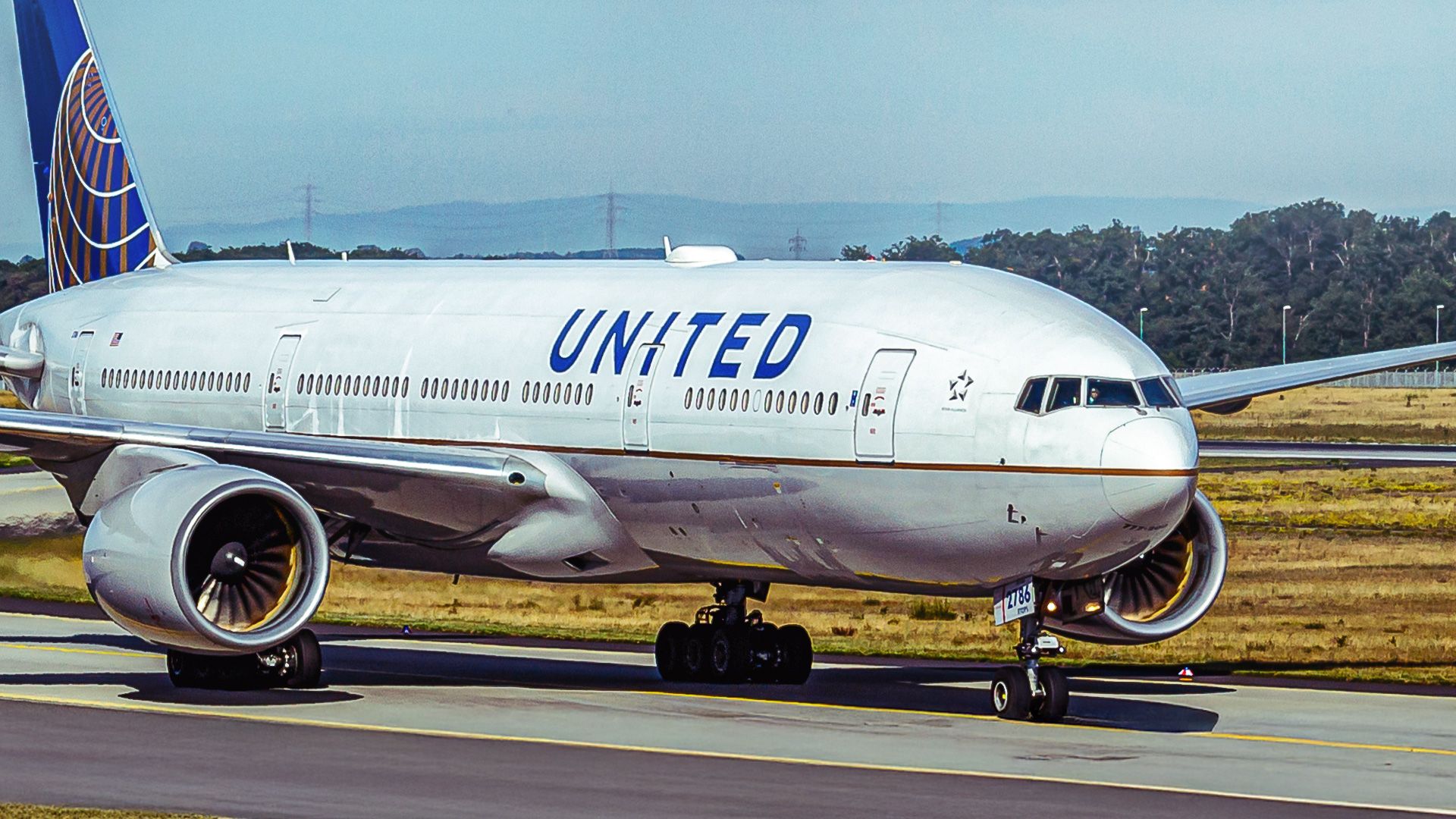 Why This Rule Is Quietly Forcing United Airlines' Boeing 777-200s Into The Desert
