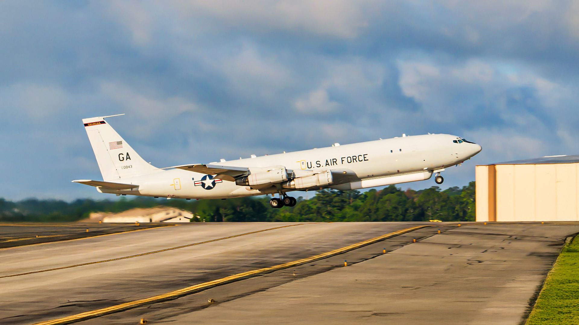 The US Air Force Retired Its Only Theater-Wide Ground Radar Jet Before Its Replacement Was Ready