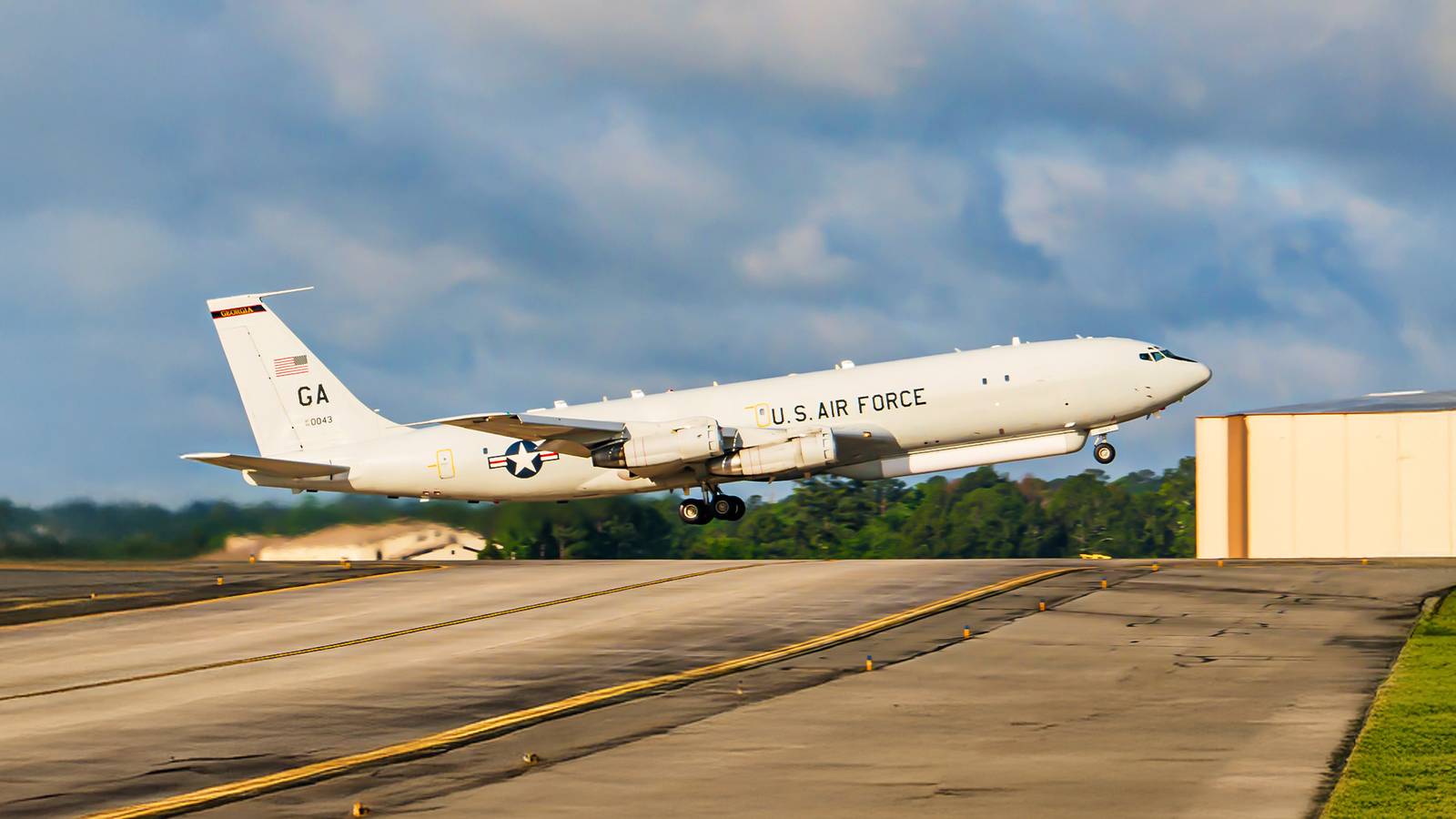 The US Air Force Retired Its Only Theater-Wide Ground Radar Jet Before Its Replacement Was Ready