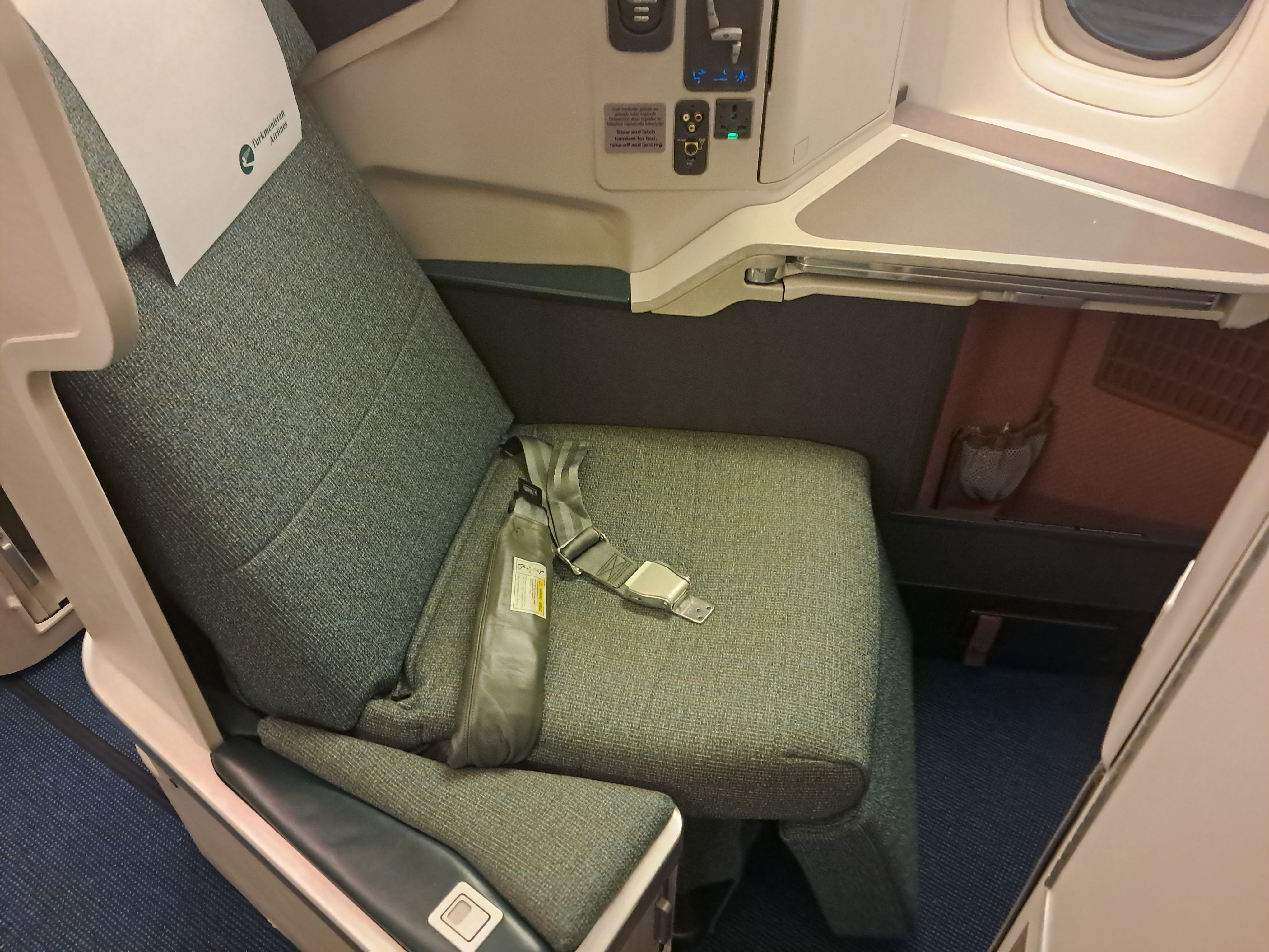 turkmenistan airlines 777-300ER business class