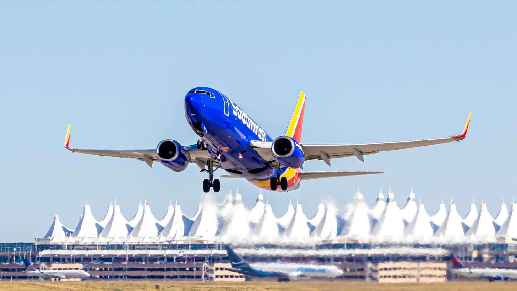 Southwest Airlines Boeing 737-700 taking off at Denver