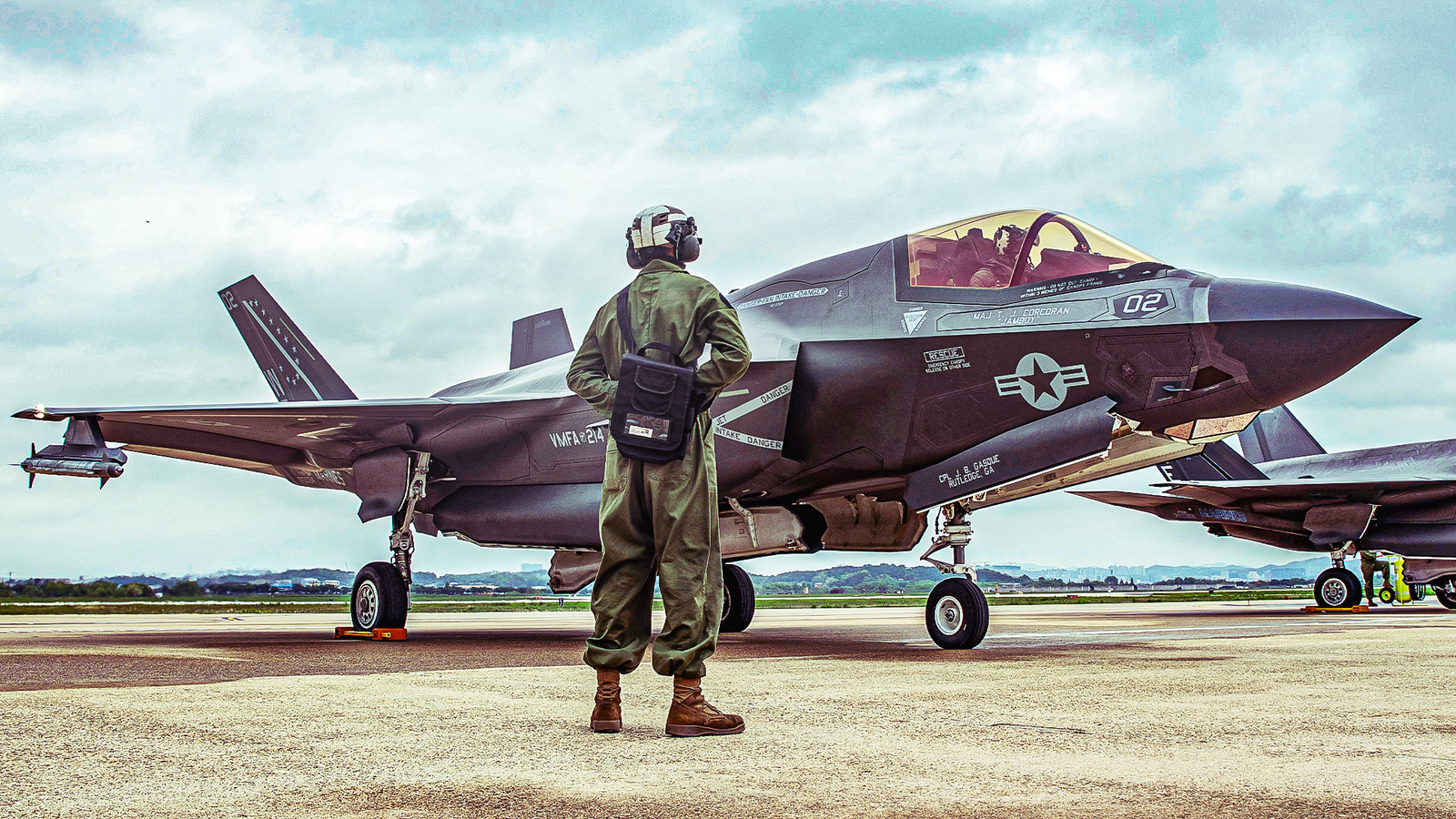 5 Financial Trade-Offs US Military Pilots Weigh Before Leaving For Airlines