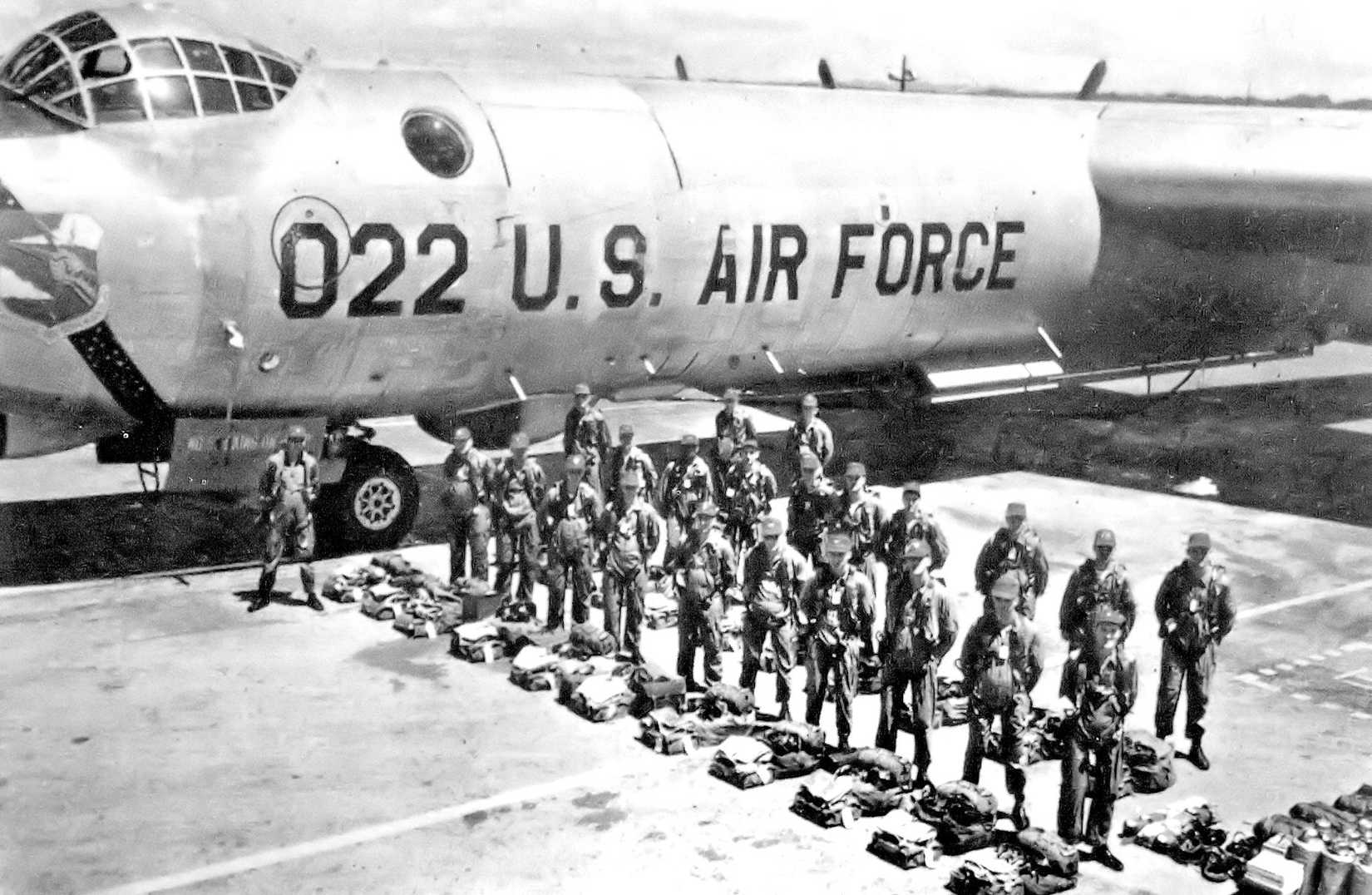 72d_Strategic_Reconnaissance_Wing_personnel_with_RB-36_Peacemaker