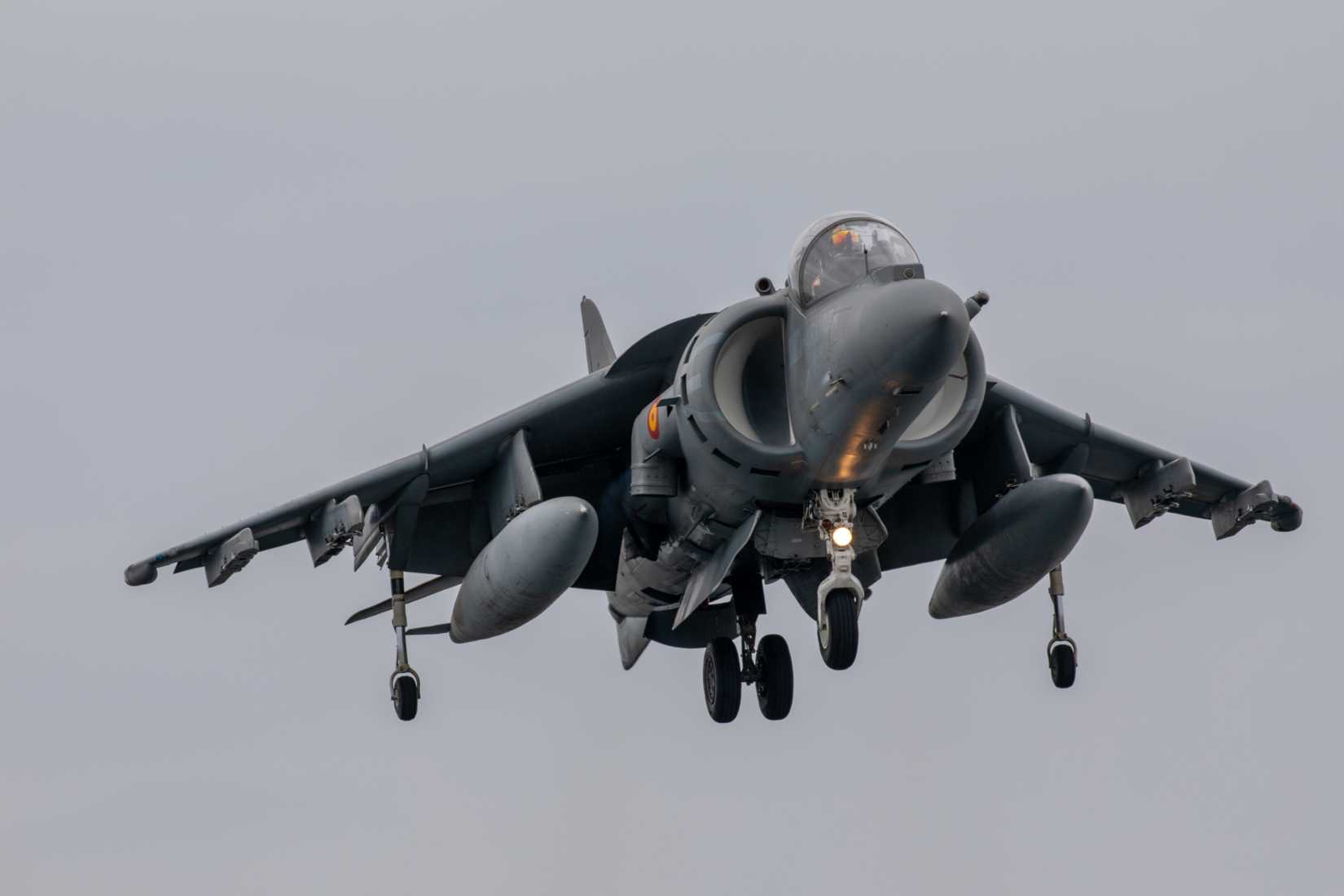 A Spanish Navy AV-8B Harrier jet lands aboard the amphibious assault ship USS Wasp (LHD 1) during joint flight operations 