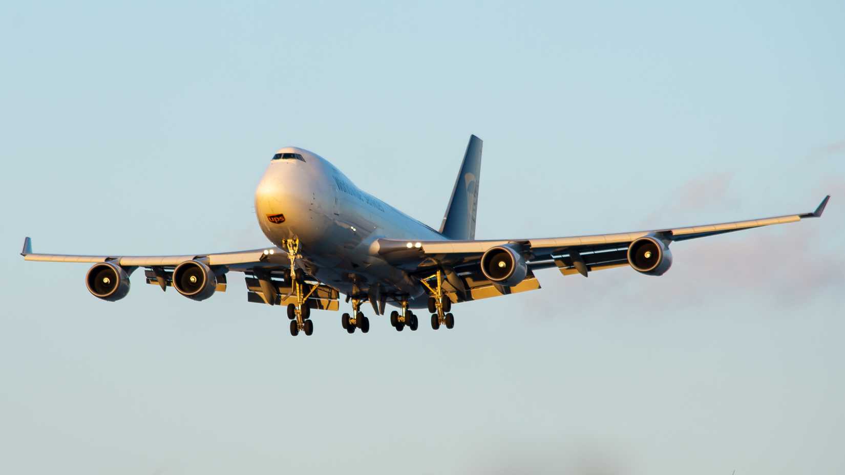 200 Feet: The Height Where Pilots Take The Airplane Back From The Autopilot