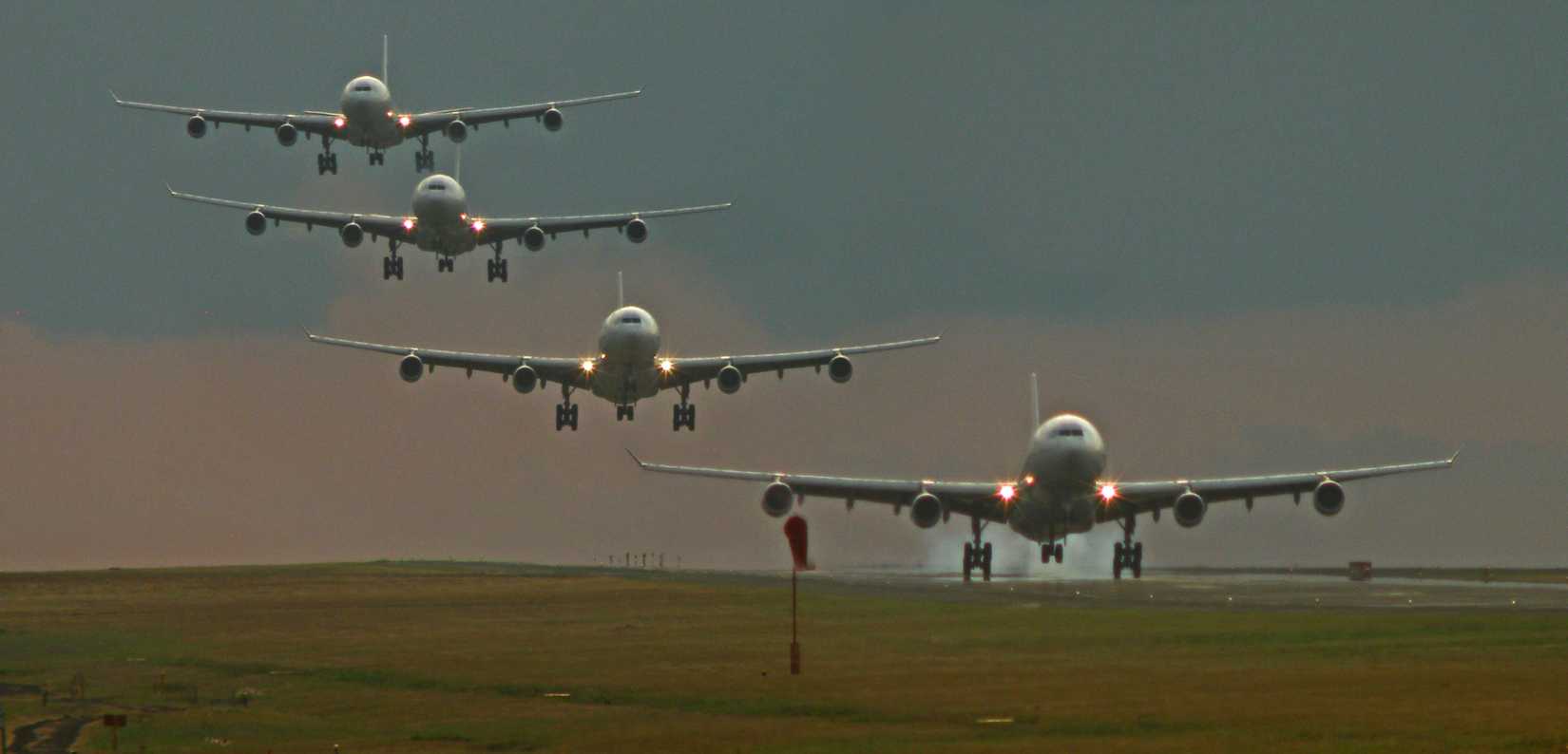 A340-300_landing_sequence_(4342008531)