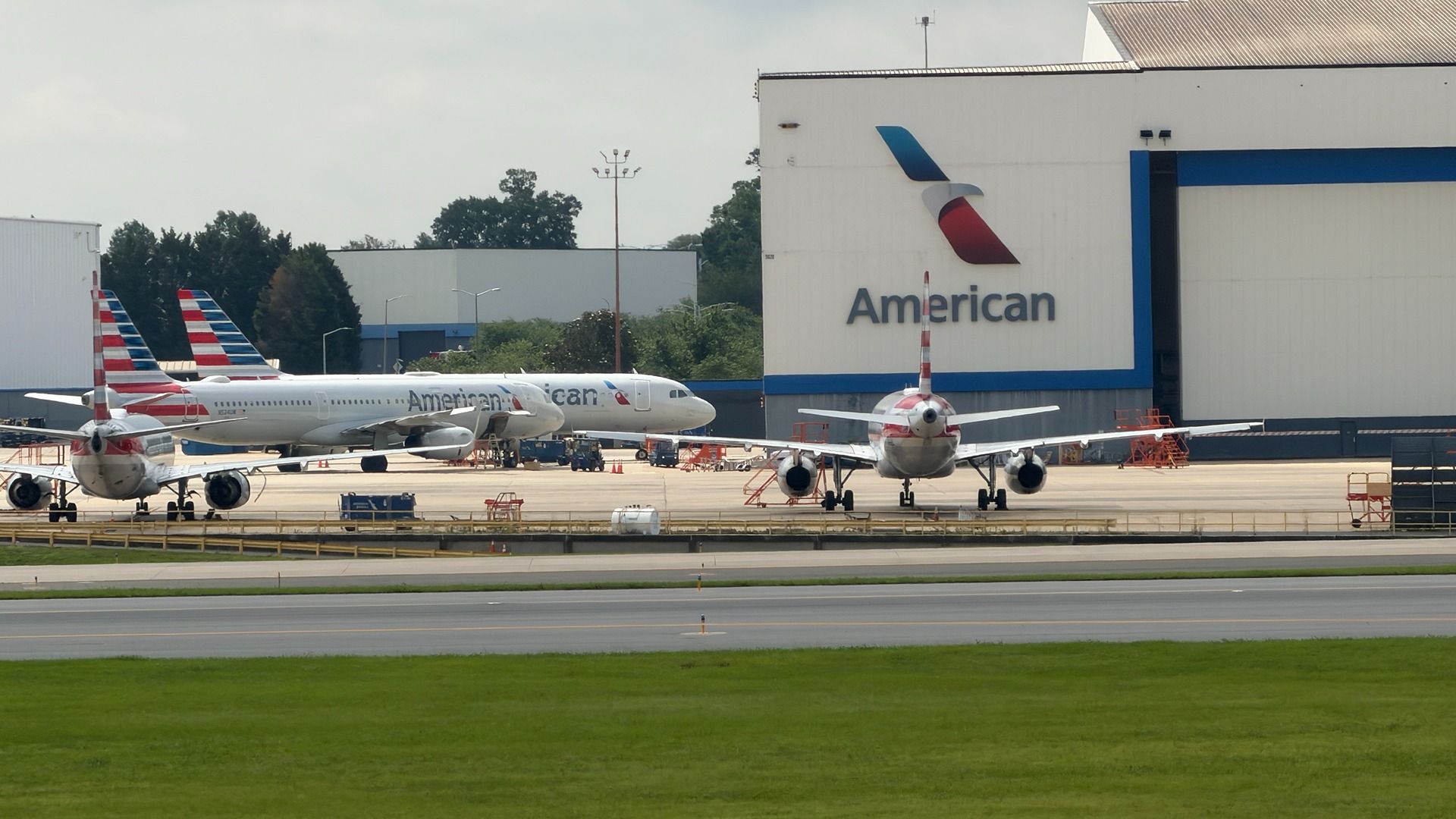 American Airlines offers unpaid September leave for up to 1,205 flight attendants