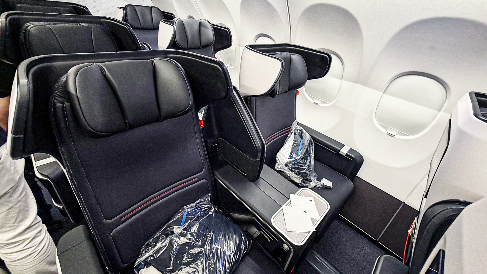 Delta Air Lines: Falha de certificação cria 44 assentos First Class 'acidentais' em A321neo.