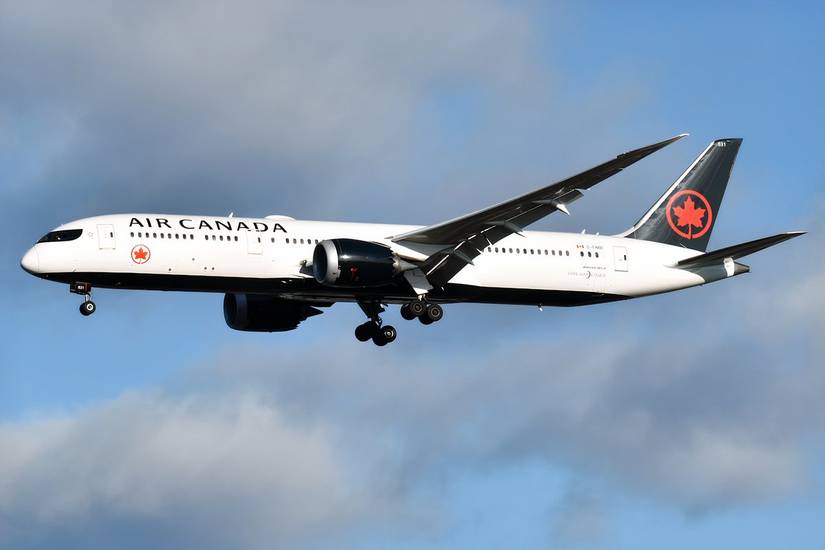 Air Canada Boeing 787-9 on short final