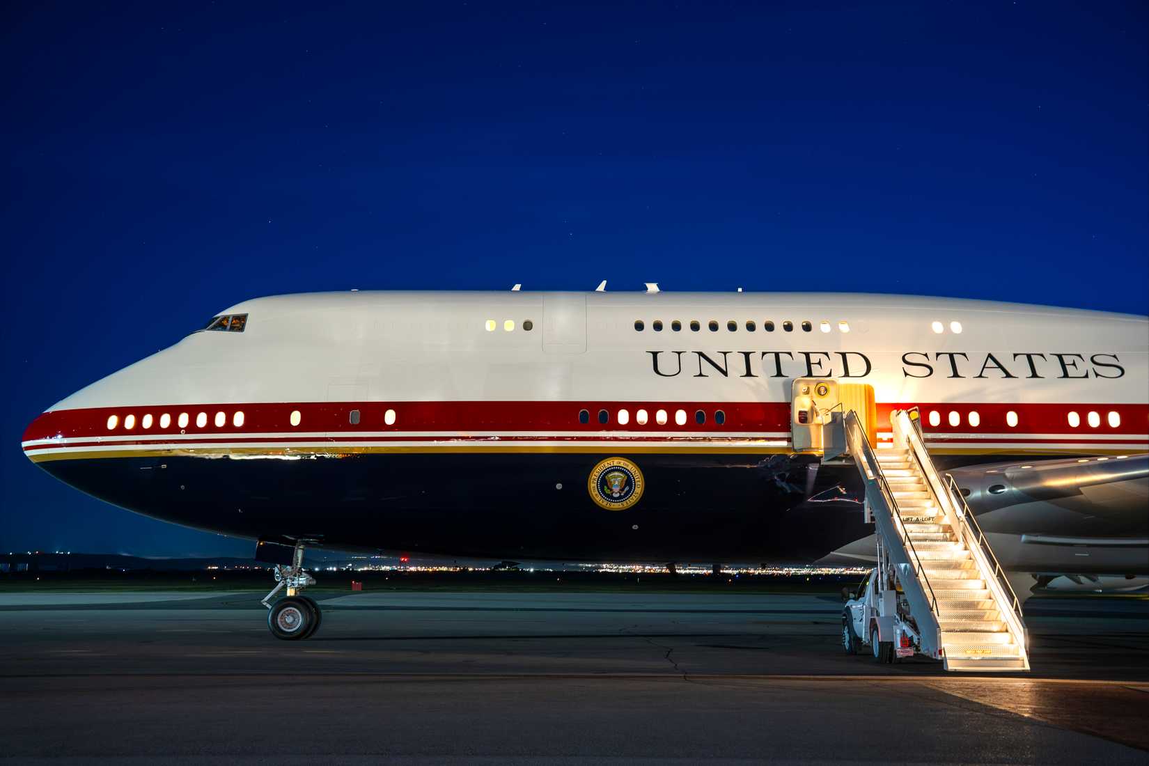Air Force VC-25B Bridge aircraft, Air Force One, assigned to the 89th Airlift Wing
