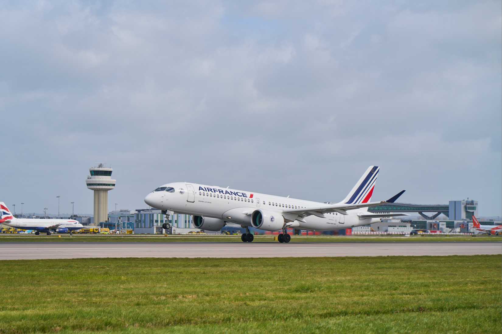 Air France A220 Departing London Gatwick Airport