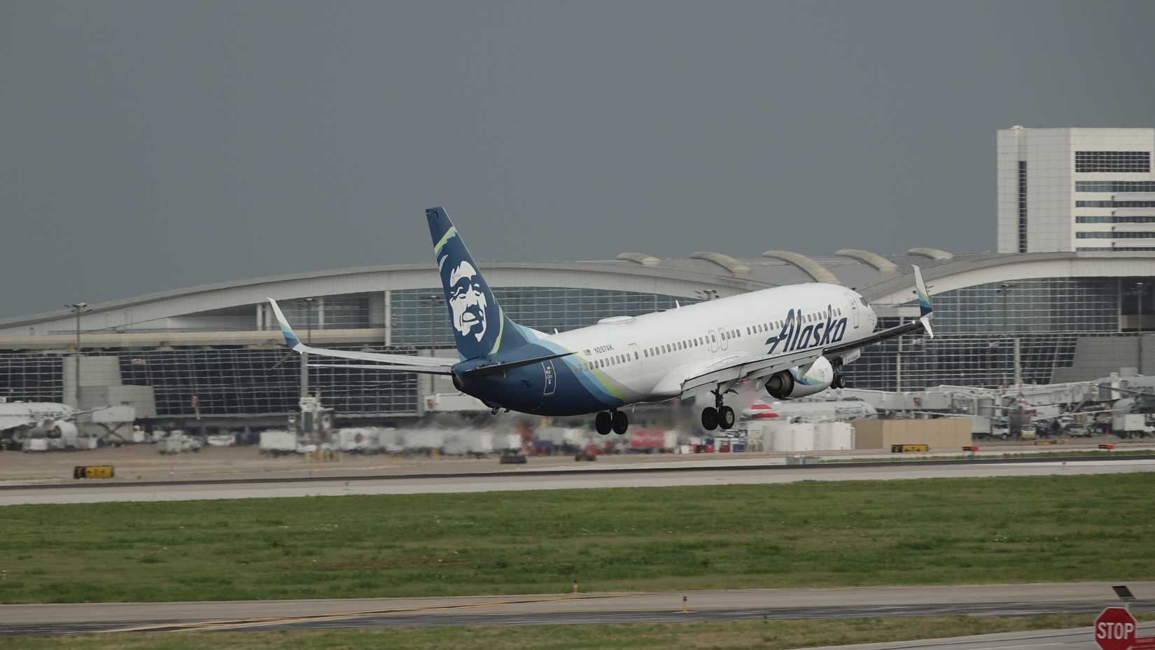 Alaska Airlines Boeing 737-8 MAX, takeoff at Dallas Fort Worth International Airport