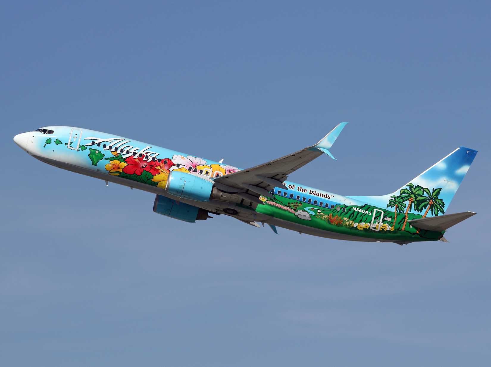 Alaska Airlines Boeing 737-890 takes off from Los Angeles International Airport