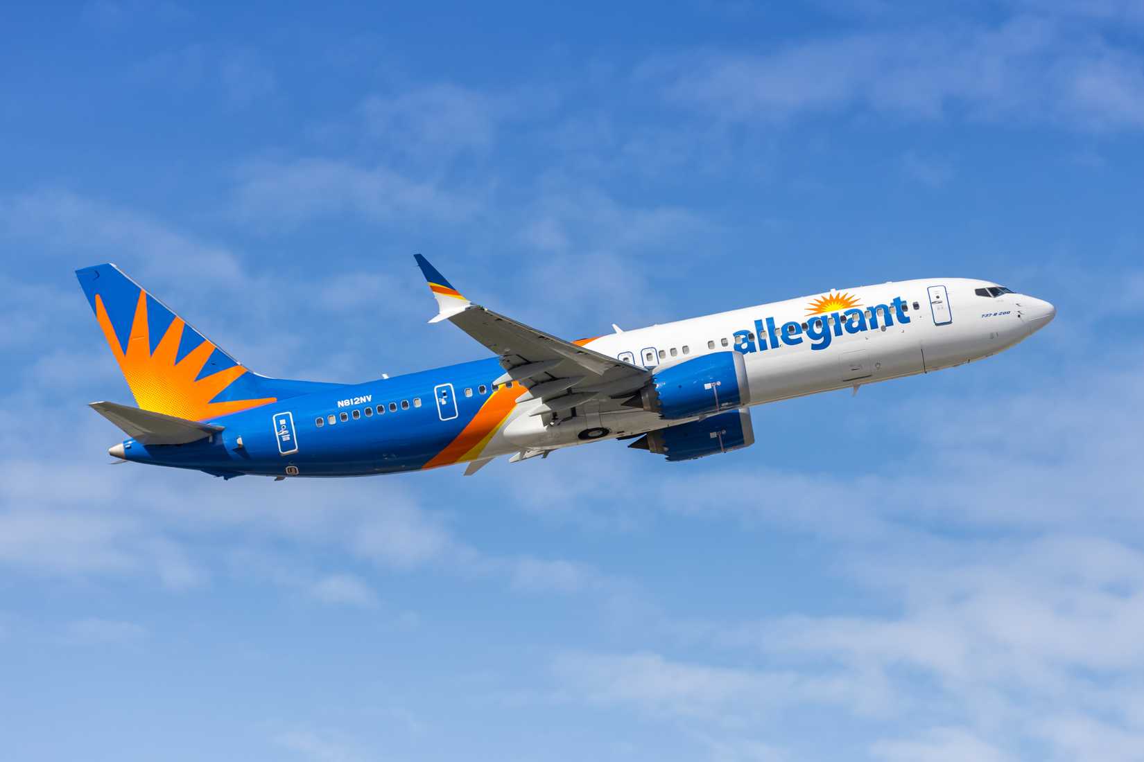 Allegiant Air takeoff boeing 737