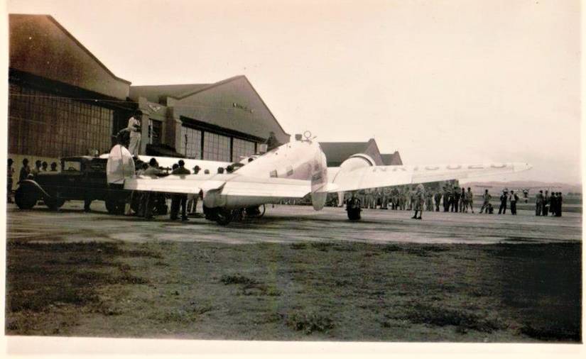 Amelia_Earhart_in_Hawaii_pre_take_off_on_first_around_the_world_flight