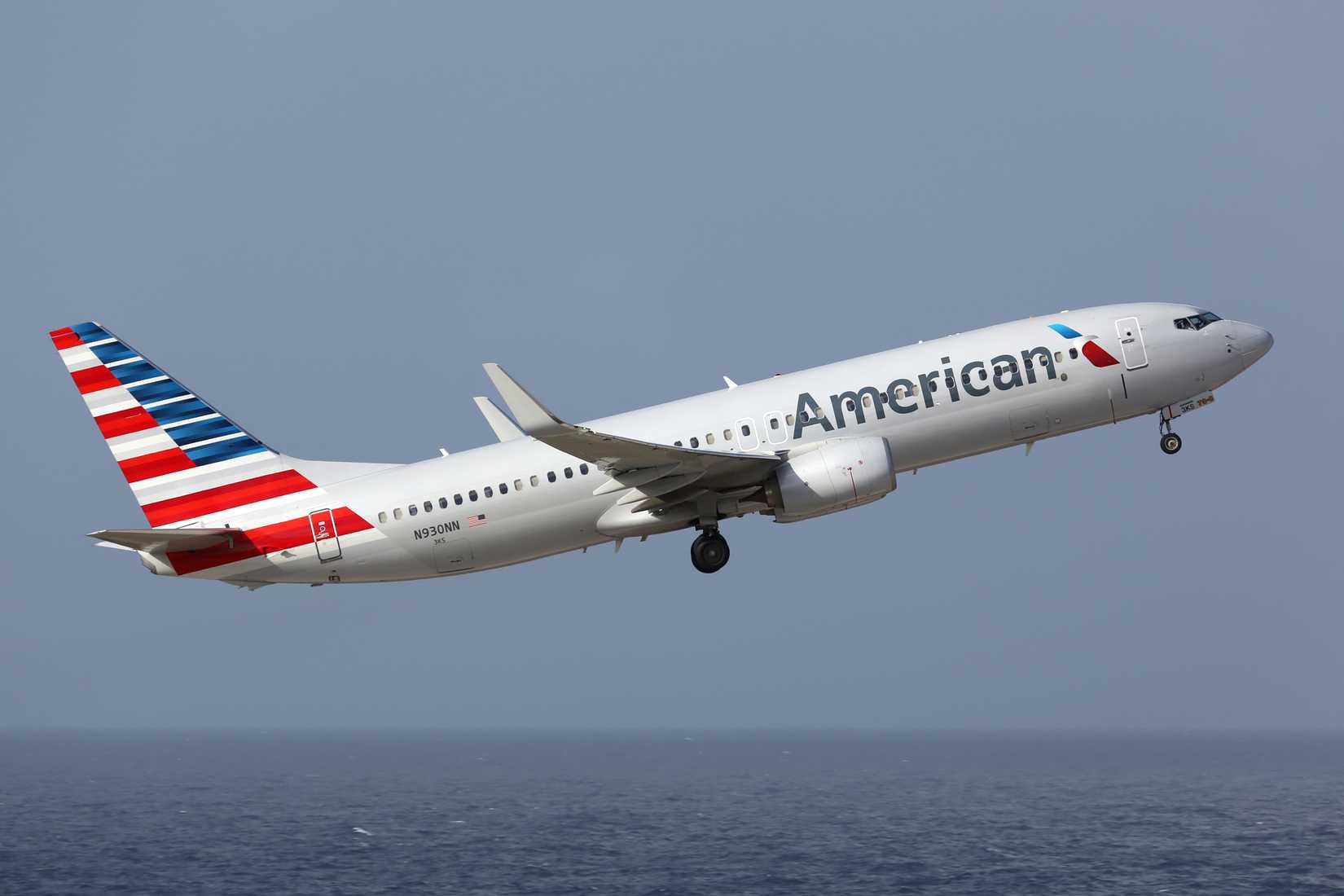 American Airlines Boeing 737-800 takeoff (2)