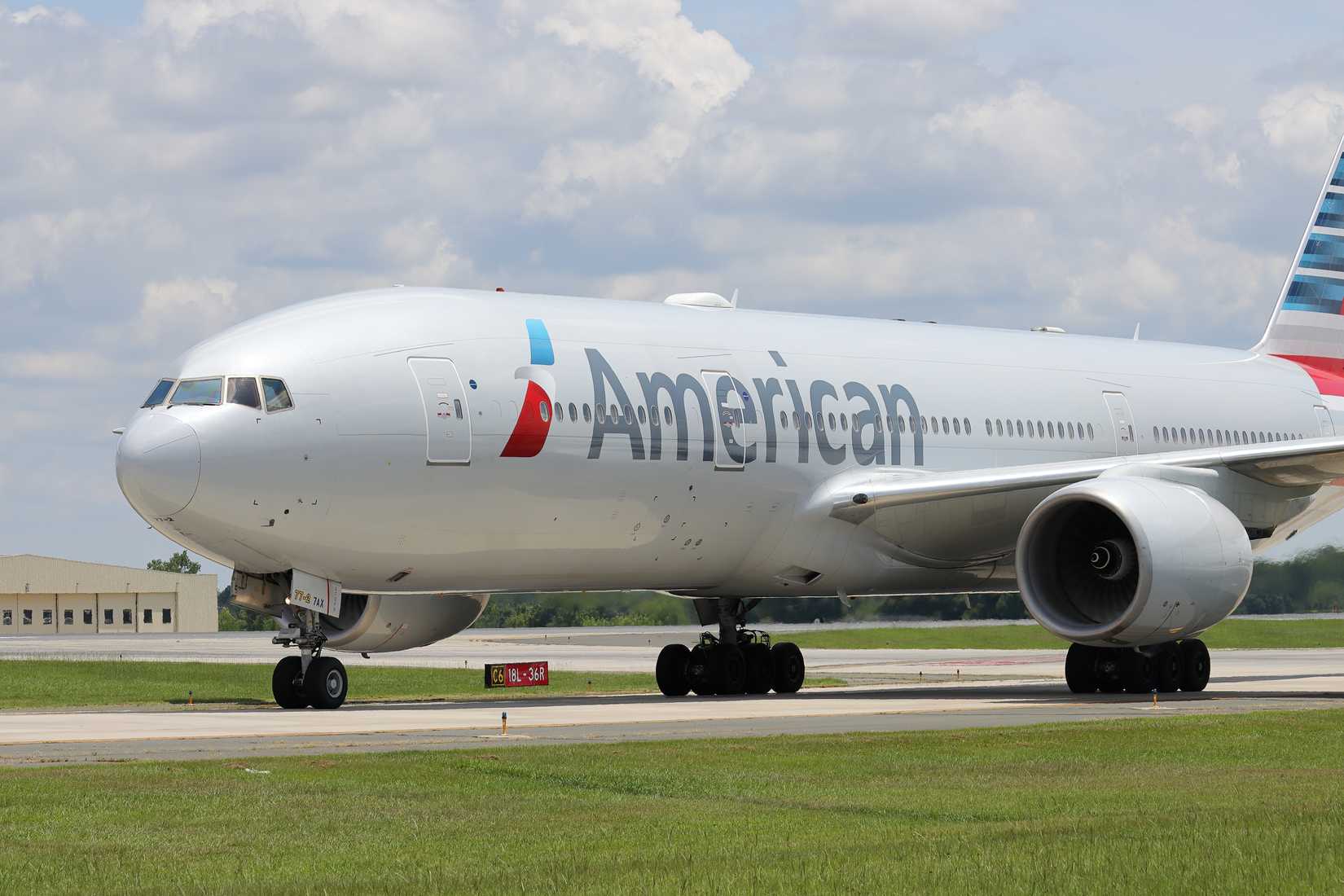 American Airlines Boeing 777 taxiing to the gate, Charlotte Douglas International Airport