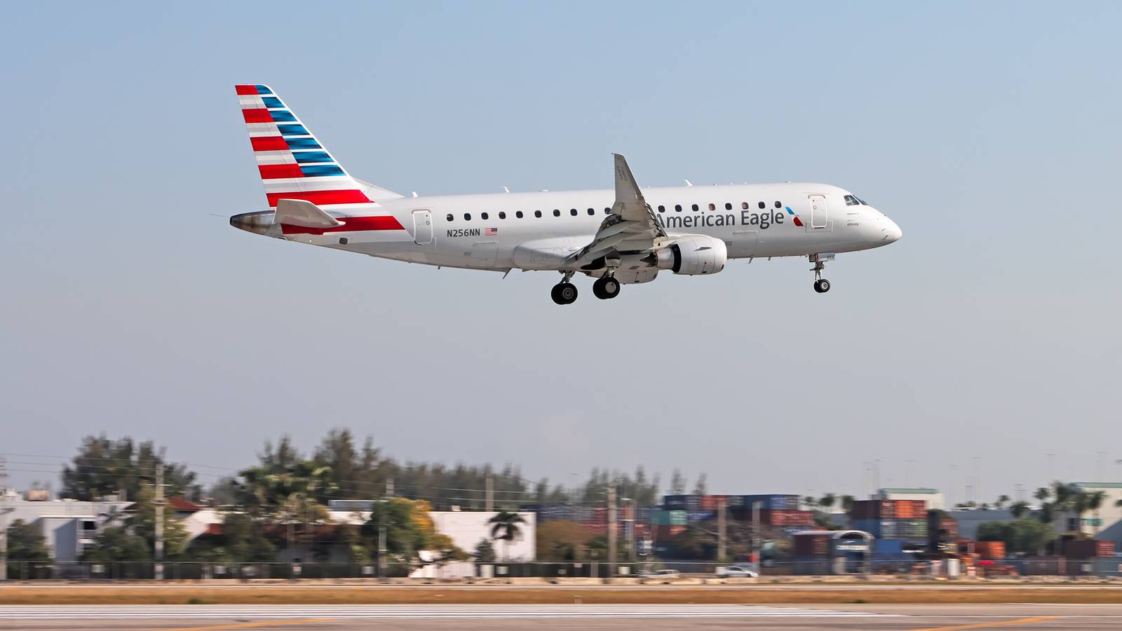 "No Fuel For A Go-Around": American Eagle Jet Declares Emergency After 3 Missed Approaches