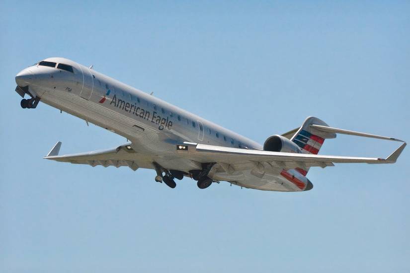 American Eagle PSA CRJ700 on initial climb