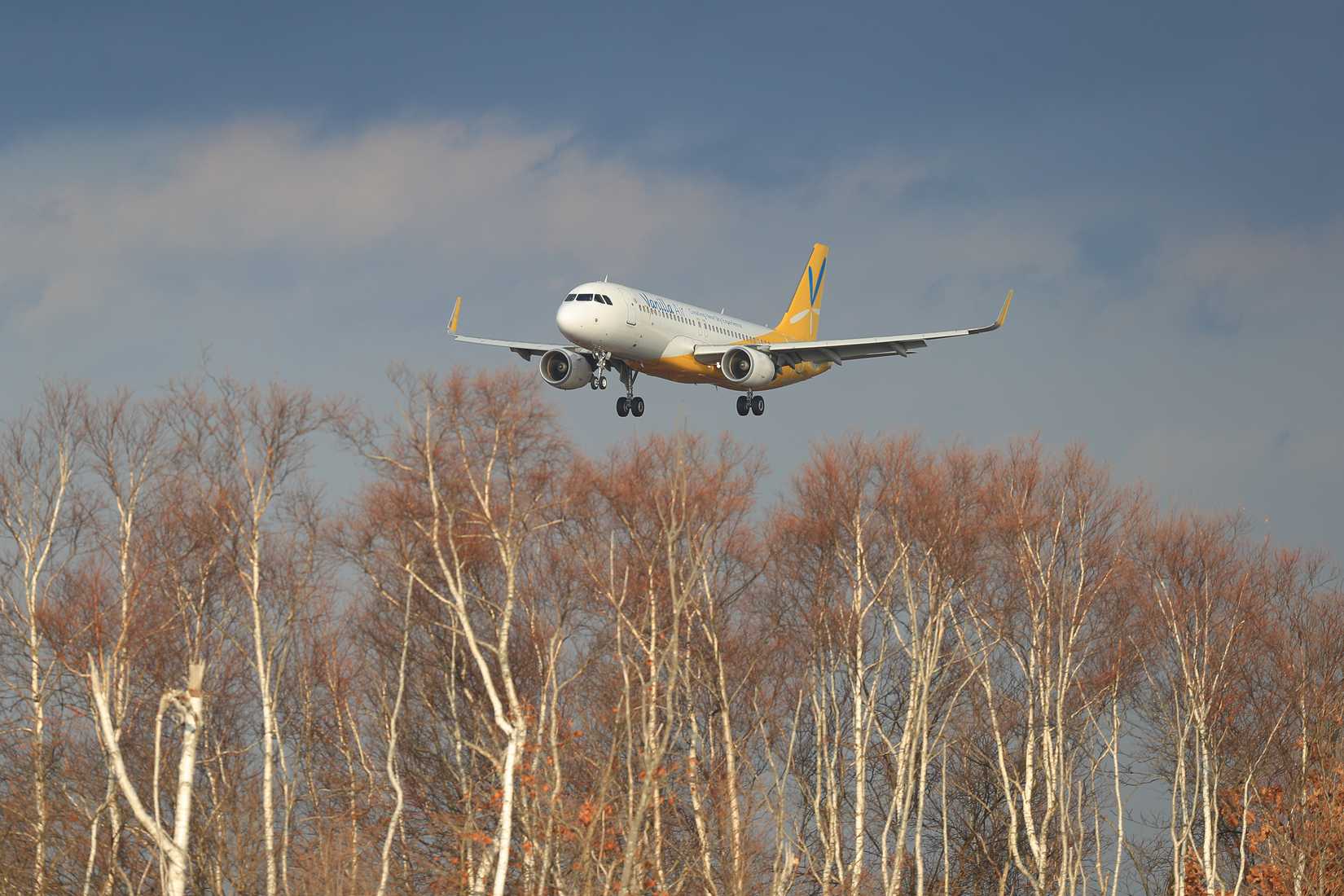 An AirAsia Airbus A320 takes off from New Chitose Airport.