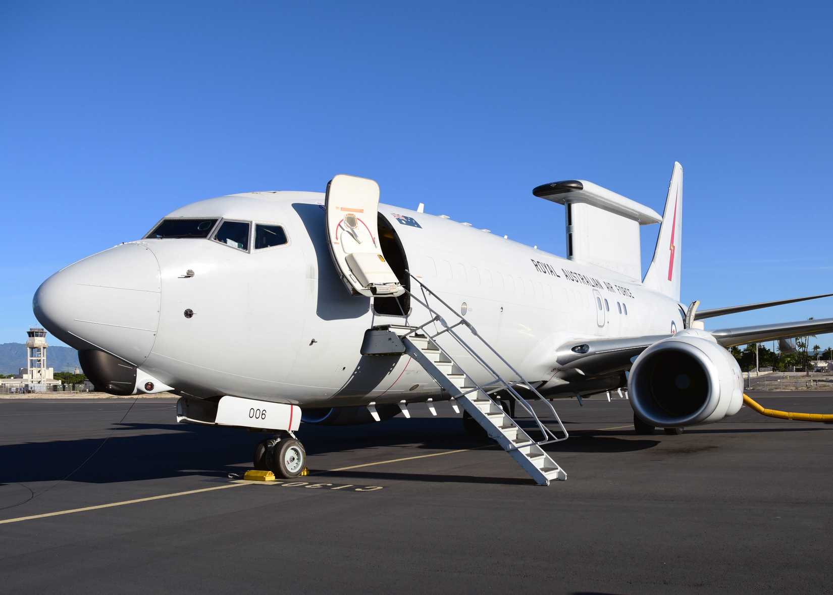 An Australian E-7 Wedgetail aircraft sits on the flight line on Joint Base Pearl Harbor-Hickam, Hawaii,