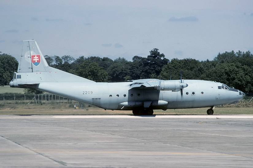 Antonov_An-12BP,_Slovakia_-_Air_Force_AN2219239