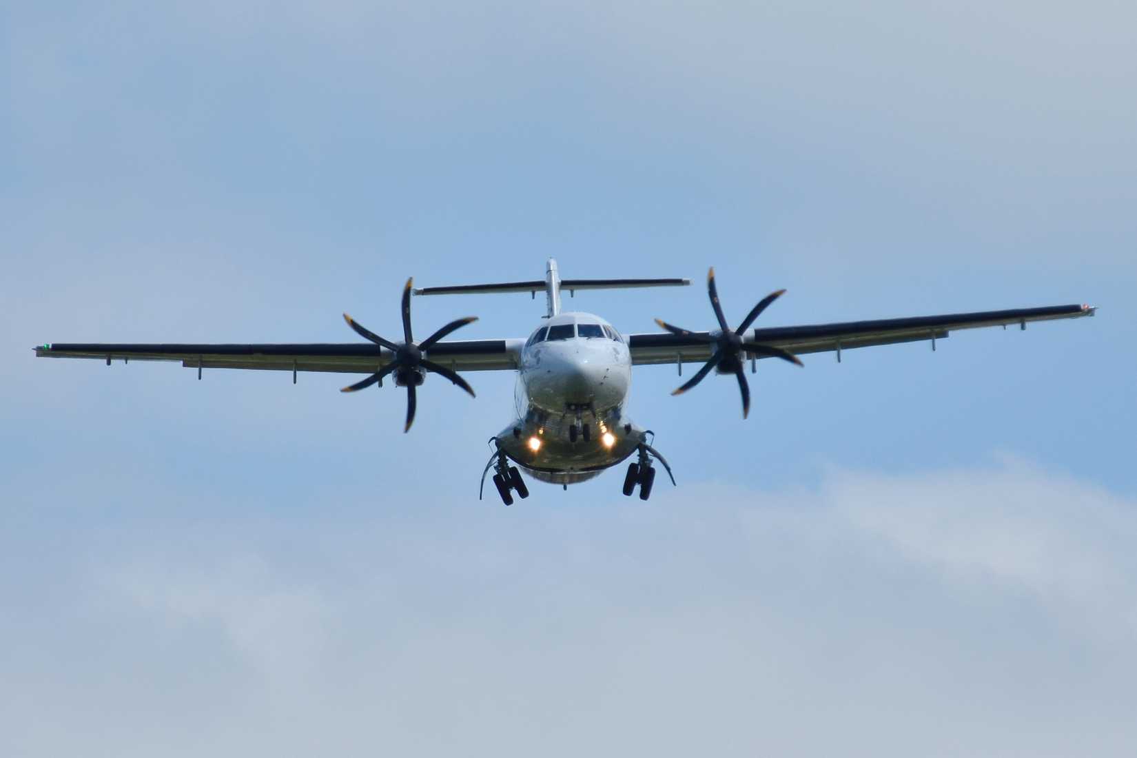 ATR_72-600_ATR_house_colors_F-WWEY_-_MSN_98_(9742103346)