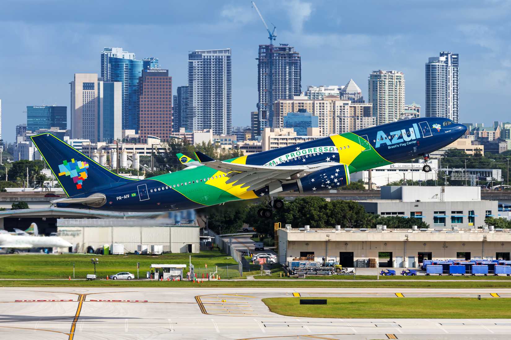 Azul A330 landing in Florida-1