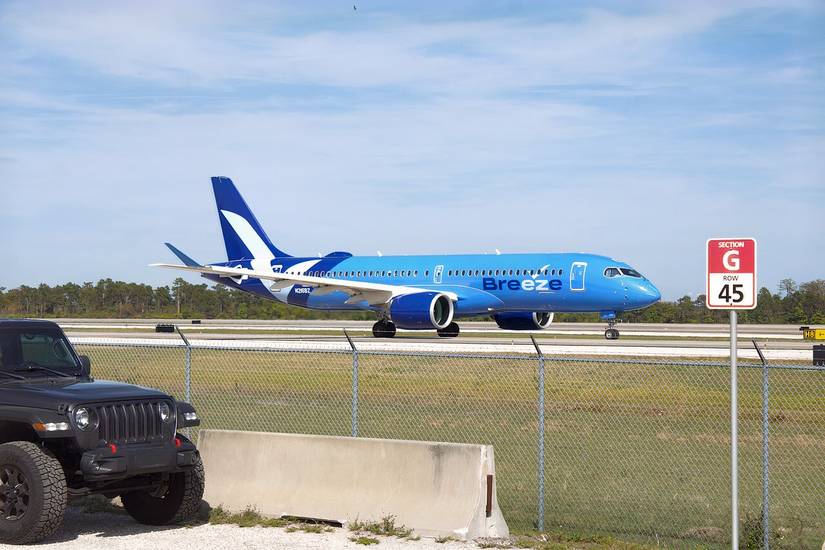 Breeze Airways A220 taxiing at MCO