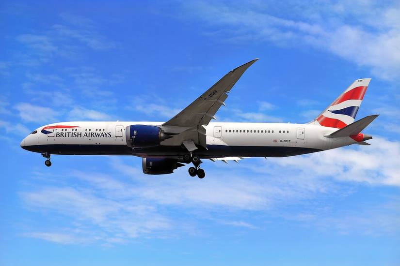 British Airways Boeing 787-9 on short final
