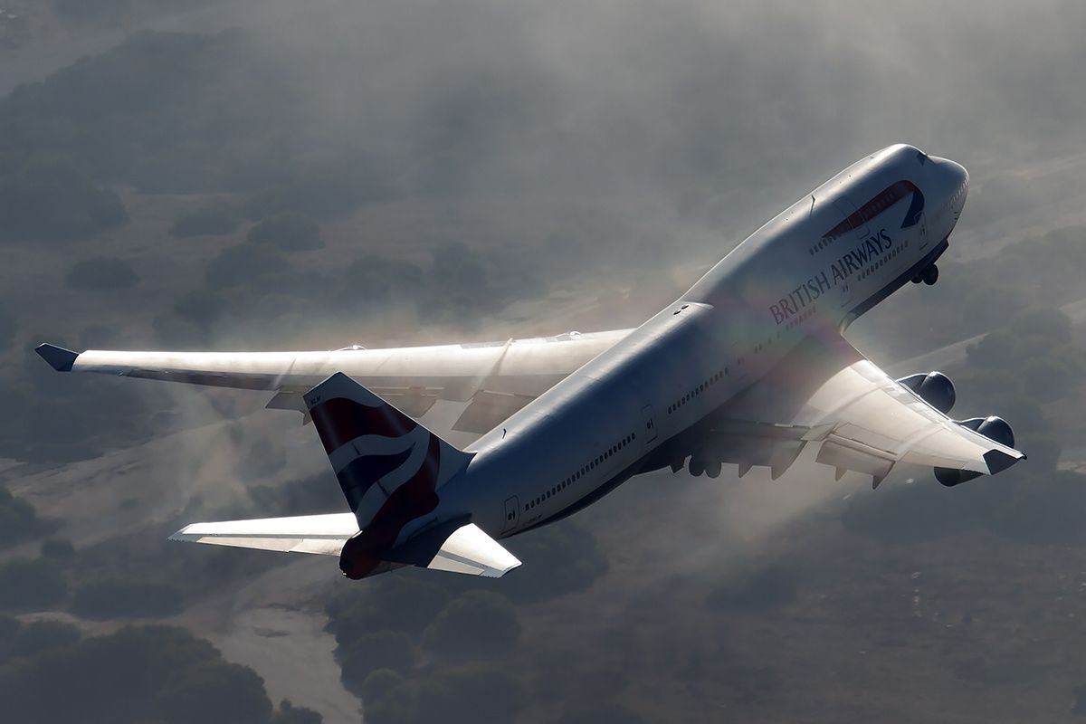 British_Airways_Boeing_747-436_climbing_after_take_off_at_Los_Angeles_International_Airport