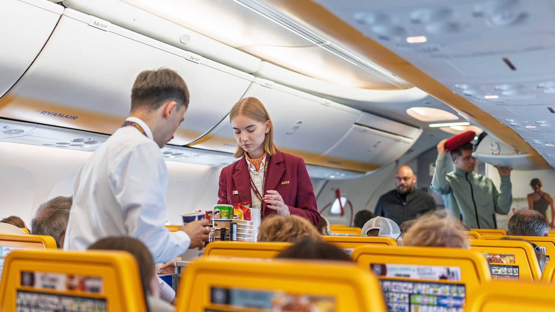 Should All Airlines Serve Complimentary Snacks On Short Flights?