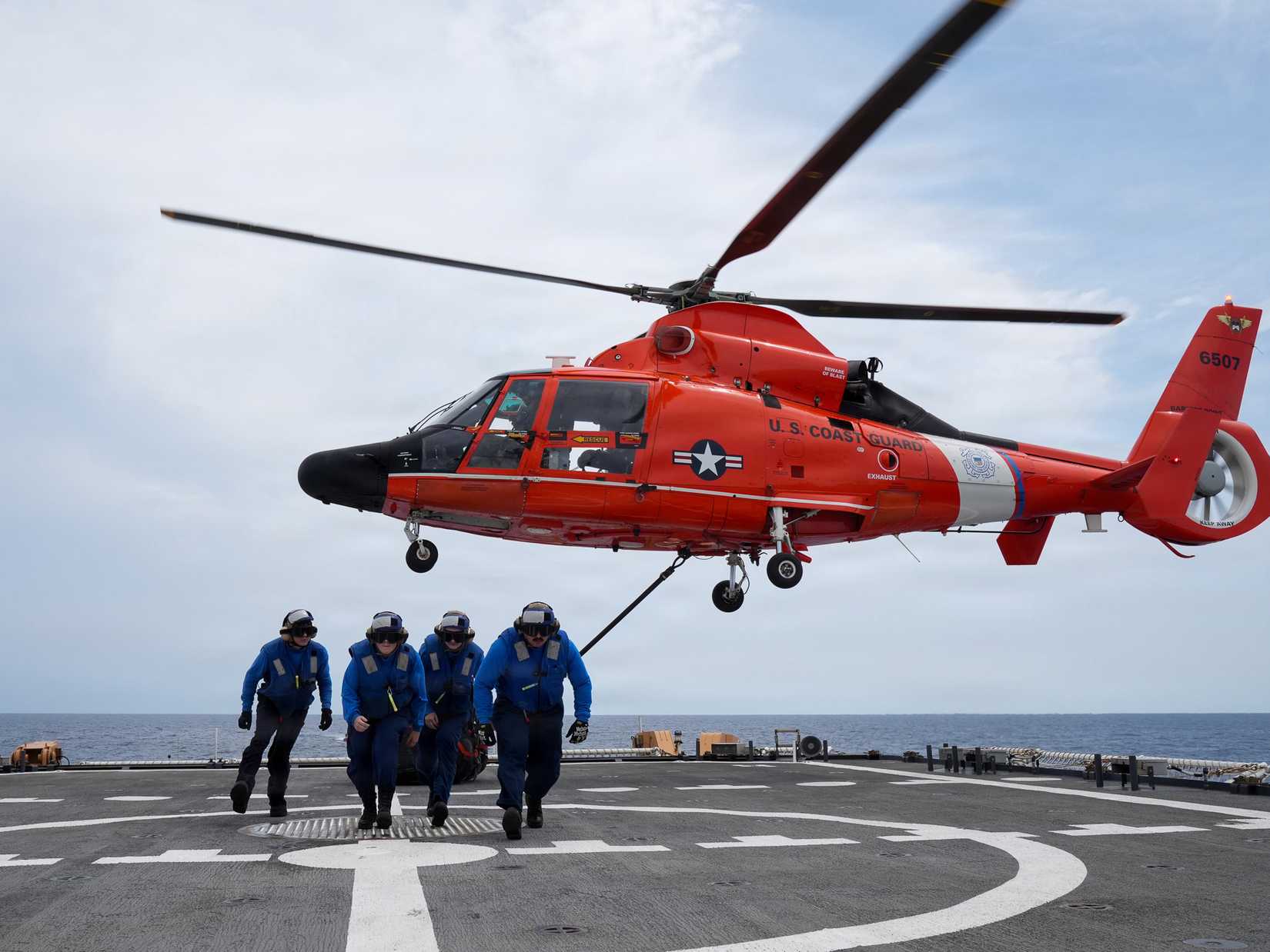 Coast Guard tie-down team members assigned to Legend-class cutter USCGC Midgett (WMSL 757)