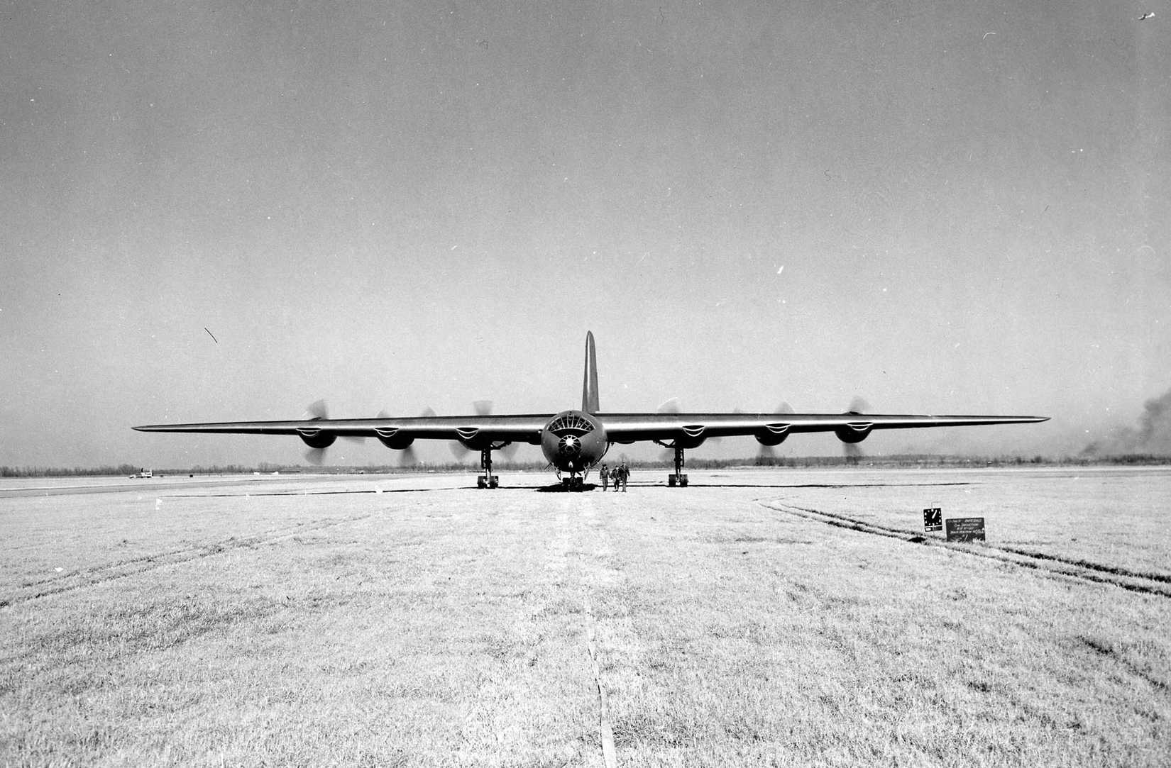 Convair_XB-36_as_it_prepares_for_a_taxi_test_through_a_grass_field_061128-F-1234S-032