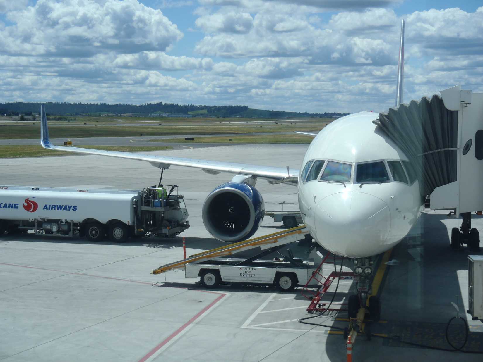 Delta 757 refuel