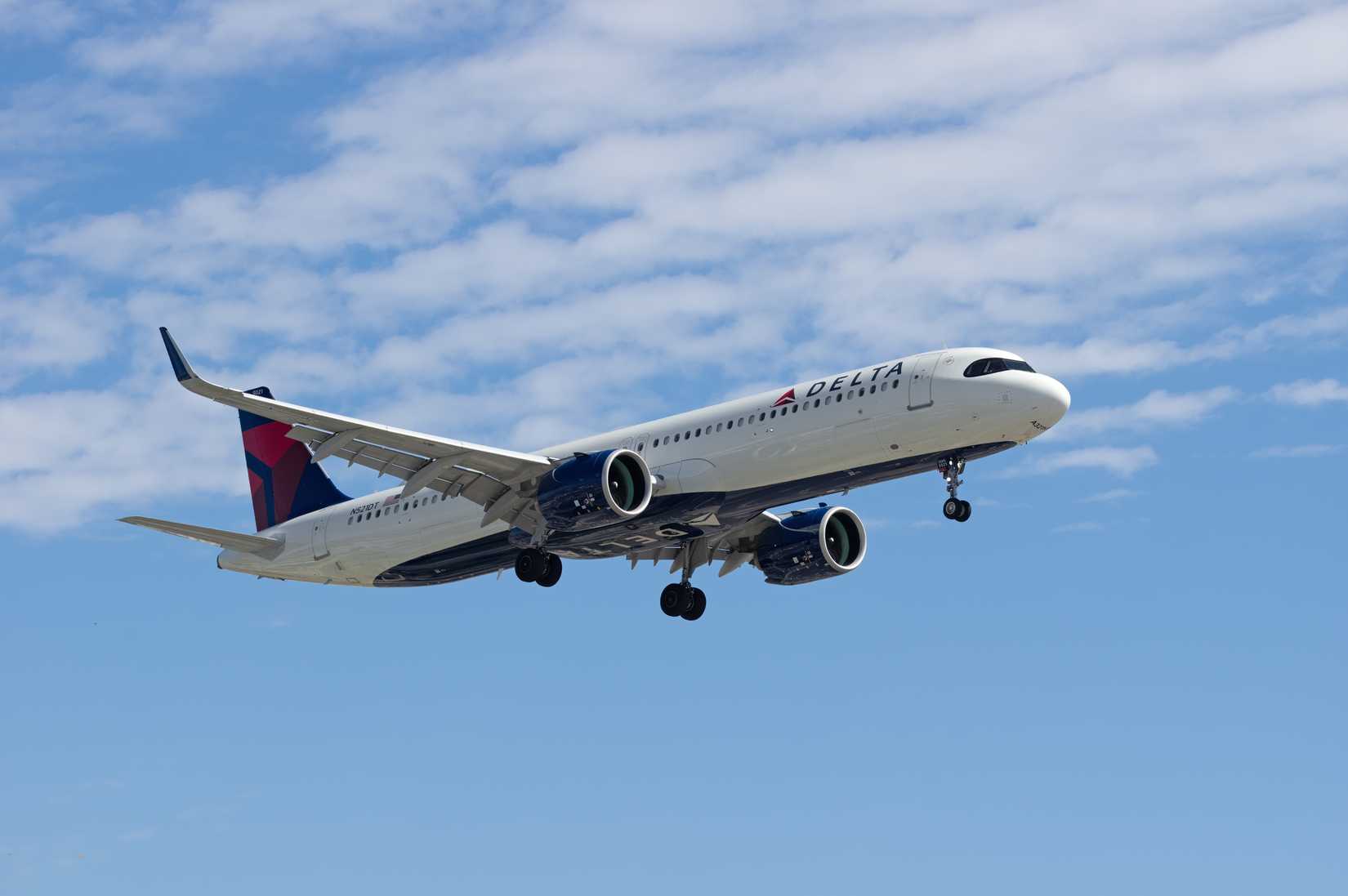 Delta Air Lines Airbus A321neo with registration N512DT shown on final approach into LAX